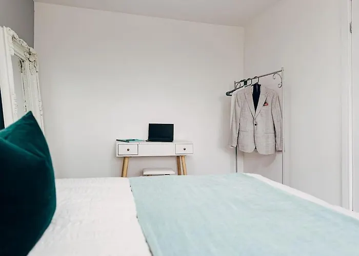 Park & Relax In 1Bd Central Liverpool Home